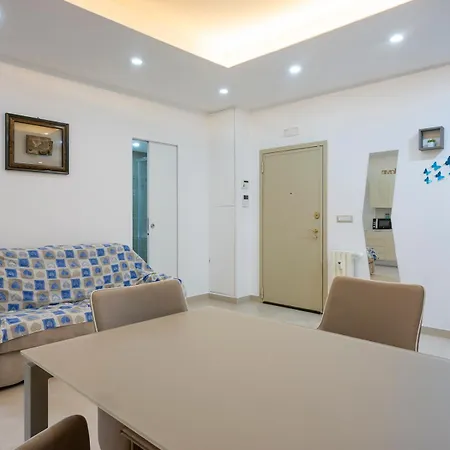 Apartament I Host - Della Torre 9