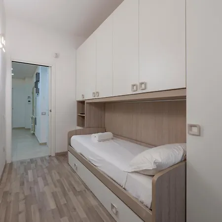 I Host - Della Torre 9 * Milano