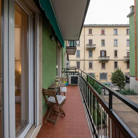 I Host - Della Torre 9 * Milano