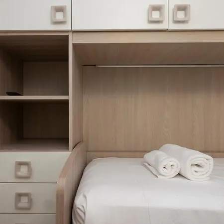 I Host - Della Torre 9 * Milano