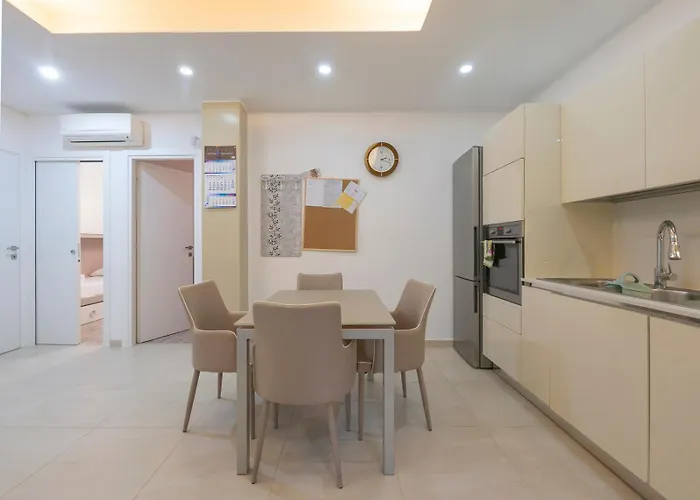 I Host - Della Torre 9 Apartament *