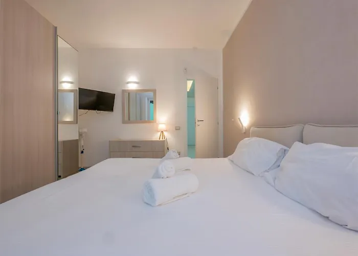 I Host - Della Torre 9 Apartament *
