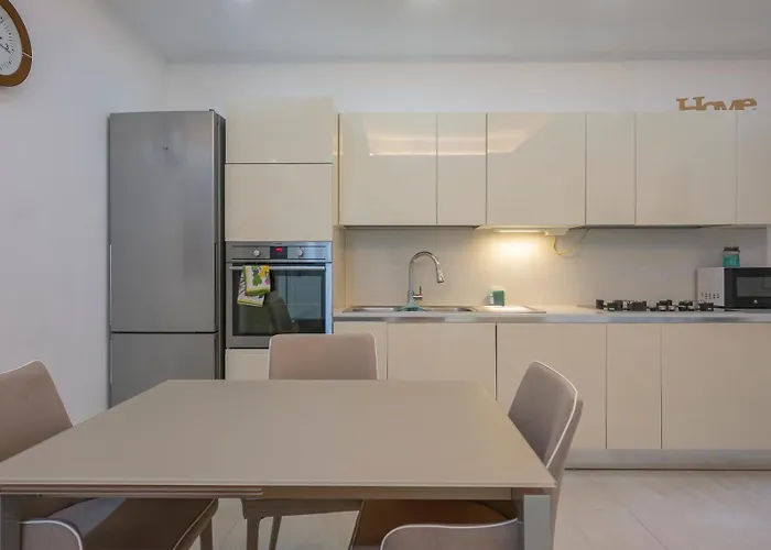 I Host - Della Torre 9 Apartament *