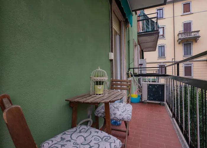 I Host - Della Torre 9 Mediolan