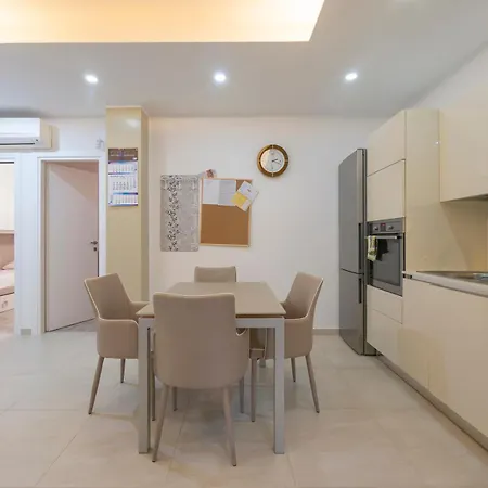 I Host - Della Torre 9 Apartment *
